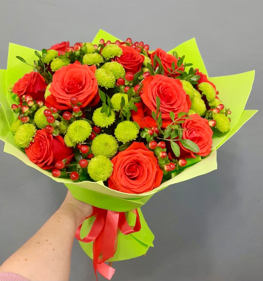 Букет цветов из: Хризантемы и Розы в Выдрино