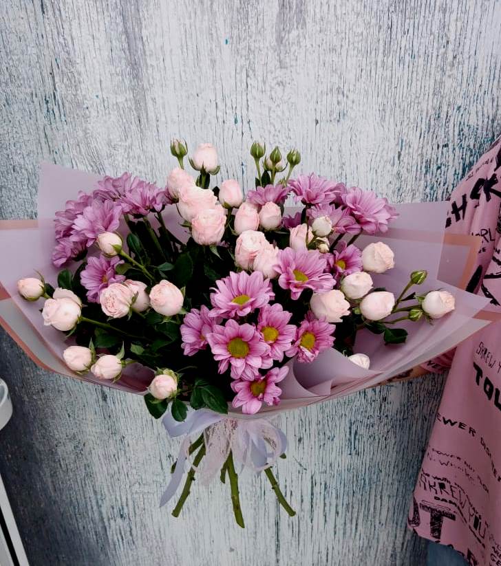 Букет цветов из: Розы и Хризантемы в Выдрино