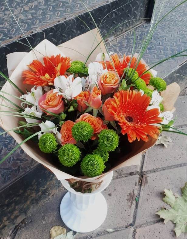 Букет цветов из: Герберы, Хризантемы, Альстромерии и Розы в Выдрино