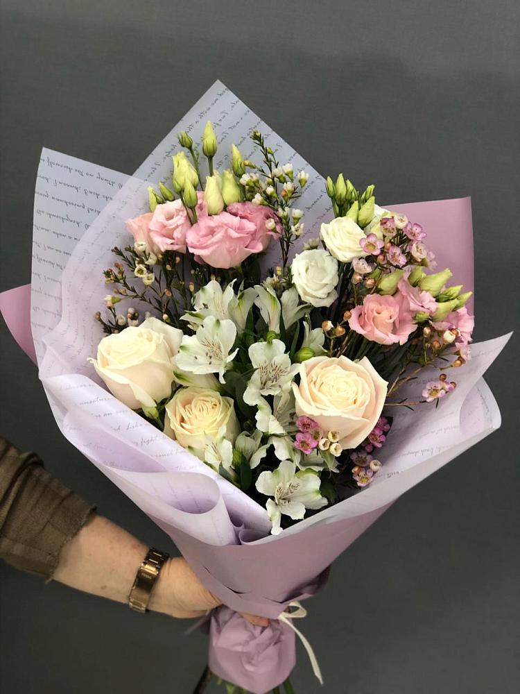 Букет цветов из: Альстромерии, Розы и Лизиантусы в Выдрино