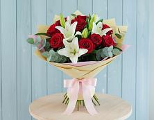 Букет цветов из:  Лилии и Розы в Выдрино