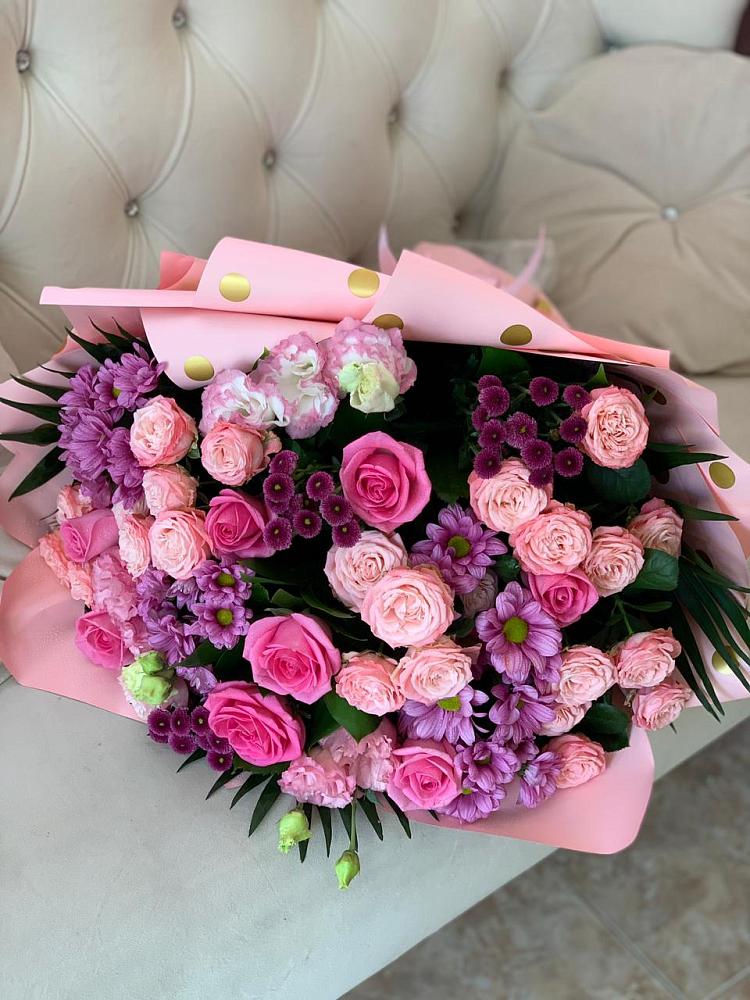 Букет цветов из: Хризантемы, Розы и Лизиантусы в Выдрино