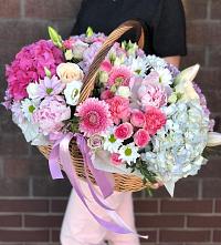 Цветочная композиция из Розы, Хризантемы, Пионы и Лизиантусы в корзине #REPLACE_PRED# Выдрино