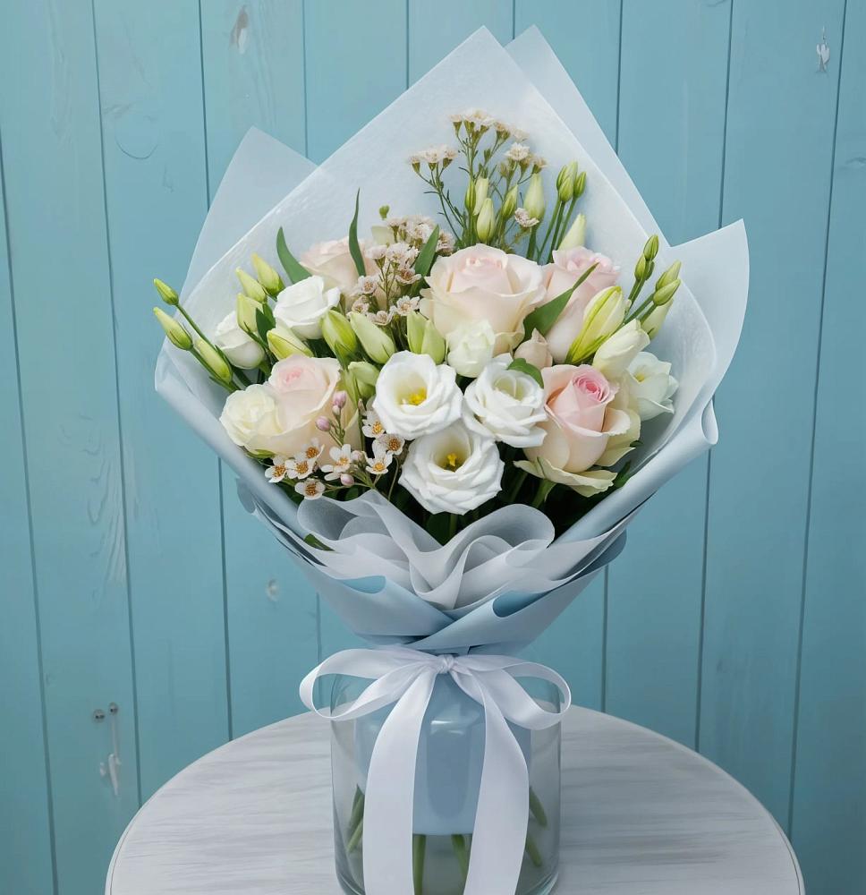 Букет цветов из: Розы и Лизиантусы в Выдрино