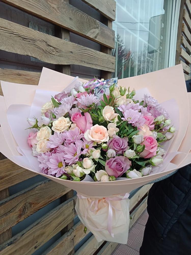 Букет цветов из: Розы и Хризантемы в Выдрино