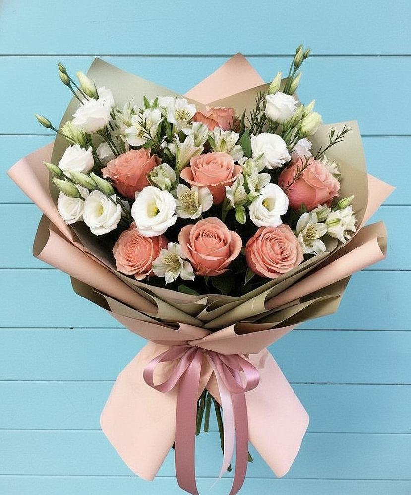 Букет цветов из: Розы, Альстромерии и Лизиантусы в Выдрино