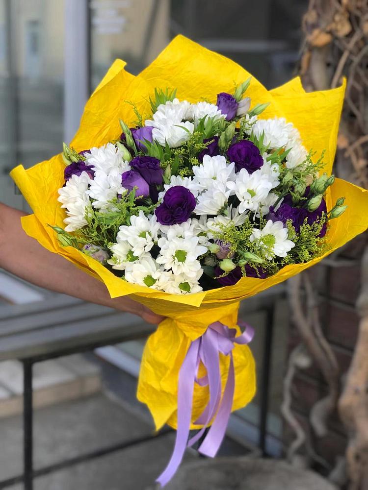 Букет цветов из: Ирисы, Хризантемы и Ромашки в Выдрино