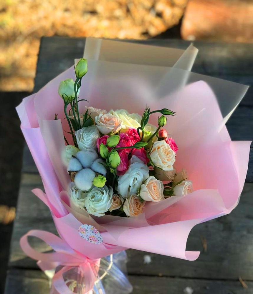 Букет цветов из: Розы и Лизиантусы в Выдрино