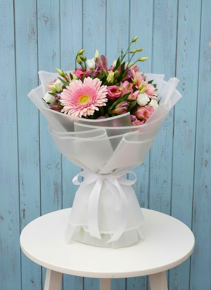 Букет цветов из: Герберы, Альстромерии и Лизиантусы в Выдрино