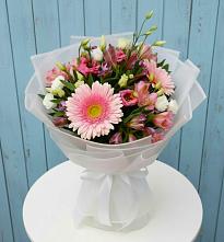 Букет цветов из:  Герберы, Альстромерии и Лизиантусы в Выдрино