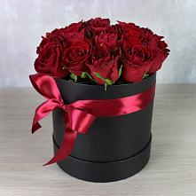 Цветочная композиция из Розы в шляпной коробке в Выдрино