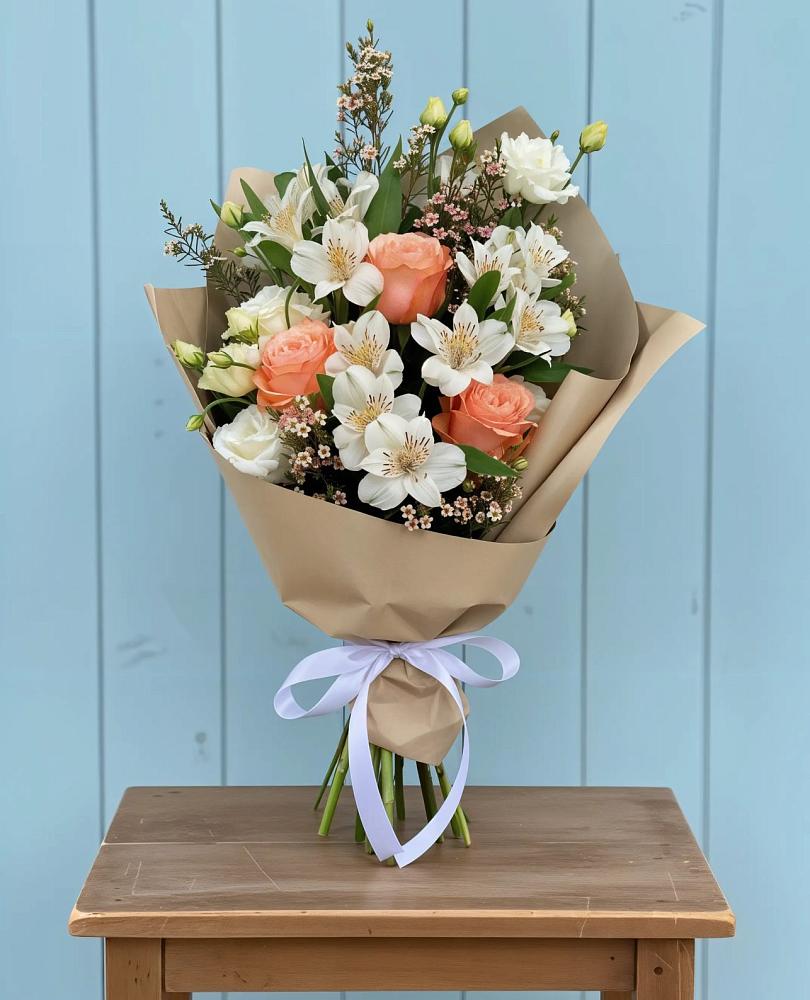 Букет цветов из: Альстромерии, Лизиантусы, Розы и Хризантемы в Выдрино